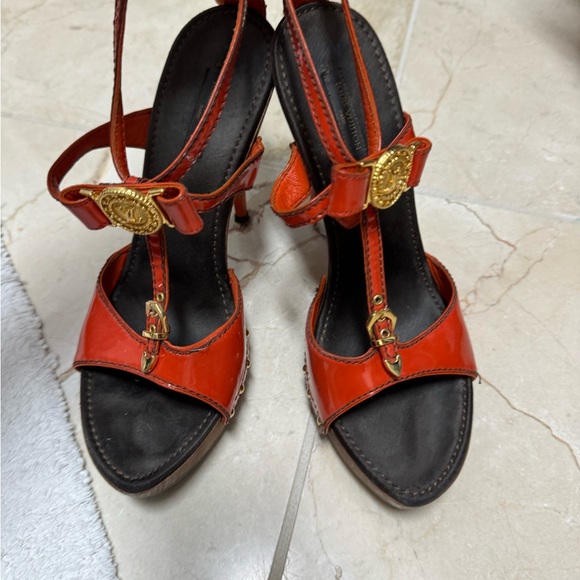 Stunning heels authentic 8.5 - Picture 2 of 8